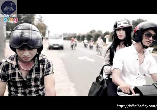 Lời bài hát Chia Đôi Con Đường_Loibaihathay